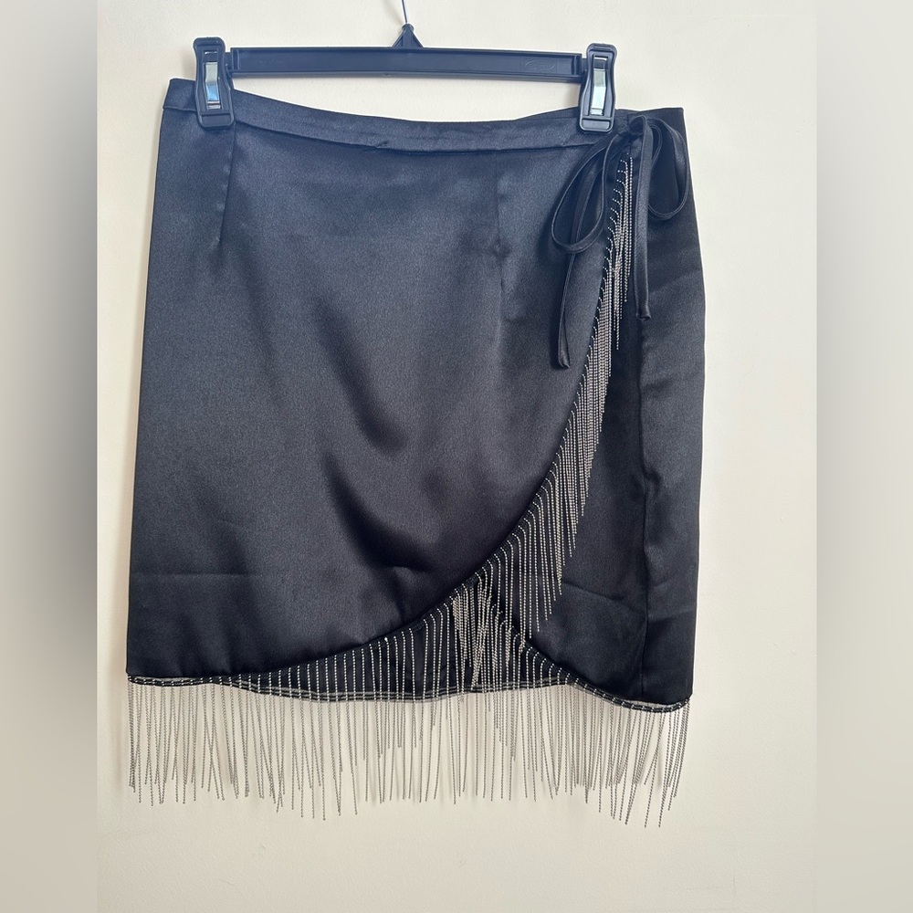 Superdown Penelope fringe skirt in Black. Size M - Picture 3 of 3